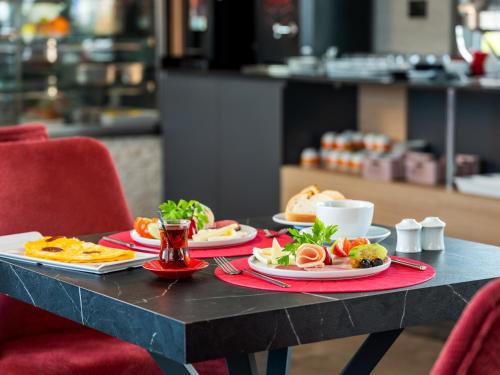 Makanan di atau berdekatan hotel