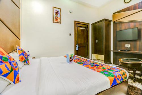 Ένα ή περισσότερα κρεβάτια σε δωμάτιο στο FabHotel Anandam
