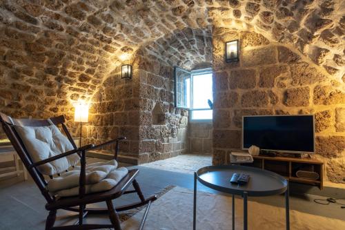 Μια τηλεόραση ή/και κέντρο ψυχαγωγίας στο Loft in the wall