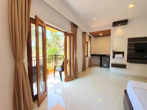 a living room with a large window and a balcony at Casa de Laura in Calangute