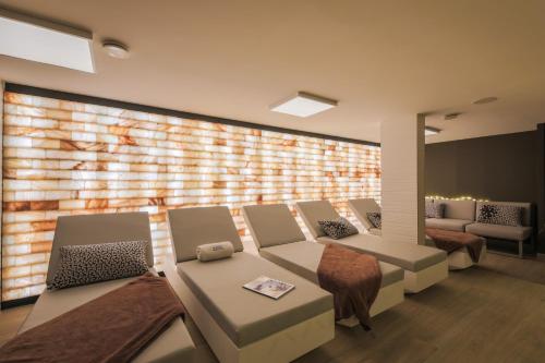 a waiting room with chairs and a brick wall at Residence l Hevana - maeva Home in Méribel