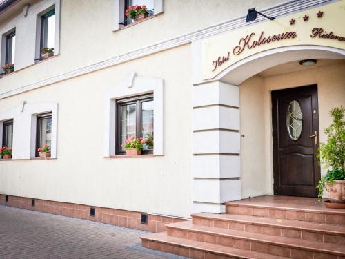 La fachada o entrada de Hotel Koloseum