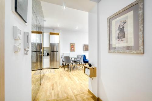 Kuchyň nebo kuchyňský kout v ubytování Stylish, Sunny New 2 Bedroom, Prime Central Athens