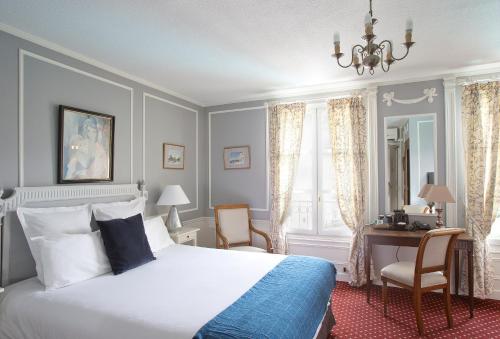 Postel nebo postele na pokoji v ubytování Château & Spa De La Commanderie