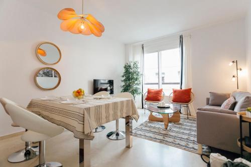 a living room with a table and a couch at Reformed and bright- 2Bdr 1Bth- Nervion in Seville