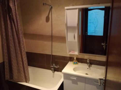 a bathroom with a tub and a sink and a shower at Moderne & fabuleux appart in Tunis