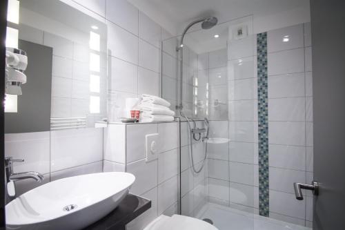 Ванная комната в Hôtel Couvent du Franciscain Centre ville