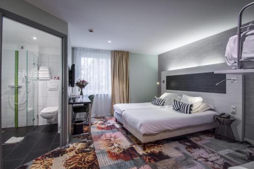 Postel nebo postele na pokoji v ubytování Hôtel Couvent du Franciscain Centre ville