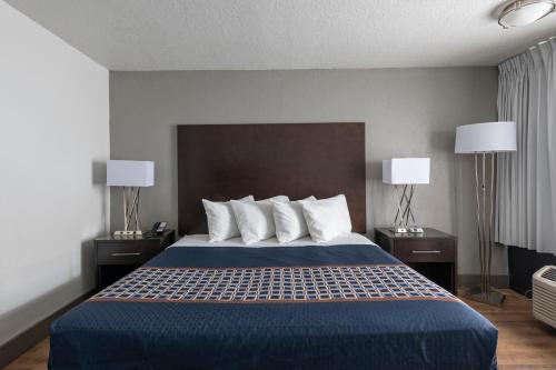 Hotel Monreale Express International Drive Orlando Image
