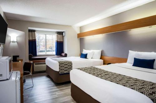 Postel nebo postele na pokoji v ubytování Microtel Inn & Suites by Wyndham Southern Pines Pinehurst