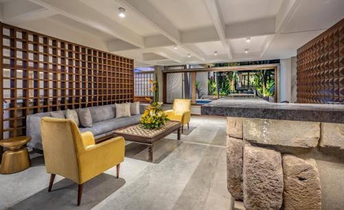 a living room with a couch and a table and chairs at Alko Hotel Casa Nispero in Cali