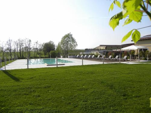 Bazén v ubytování Agriturismo Feliciana nebo v jeho okolí