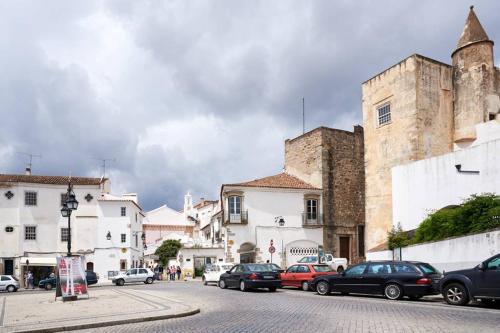 Home in one of Évora´s most historical squares