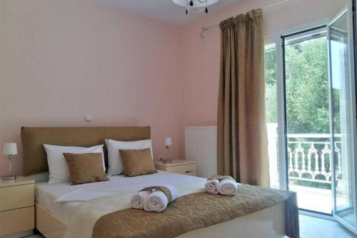 Sea and mountains view apartment