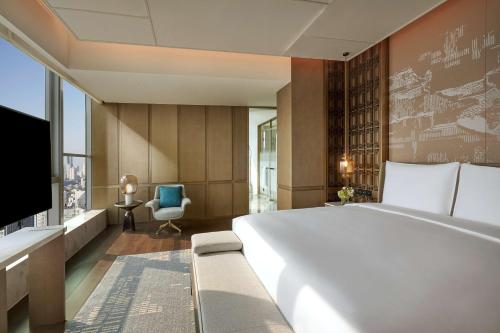 Kempinski Hotel Nanjingにあるテレビまたはエンターテインメントセンター