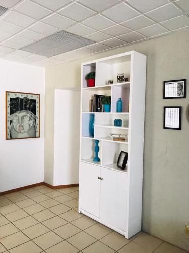 a white book shelf in a room at Gdl Collection for families in Guadalajara