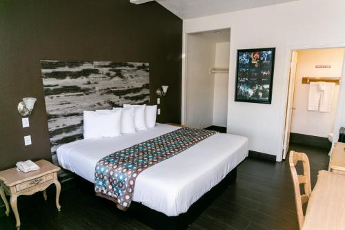 Katil atau katil-katil dalam bilik di Anaheim Discovery Inn and Suites