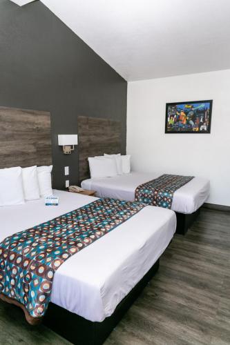 Katil atau katil-katil dalam bilik di Anaheim Discovery Inn and Suites