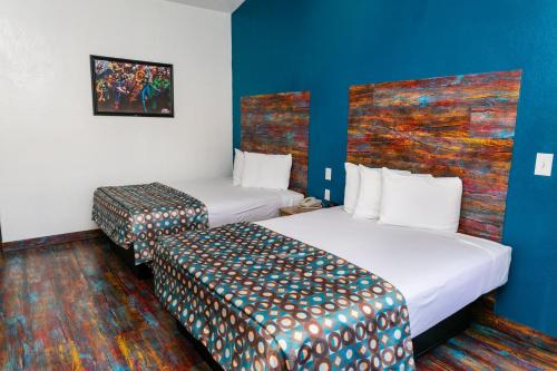 Katil atau katil-katil dalam bilik di Anaheim Discovery Inn and Suites