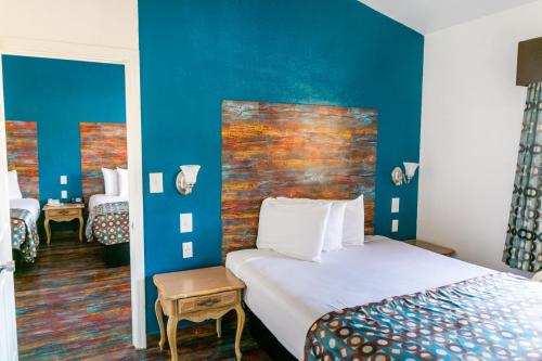 Katil atau katil-katil dalam bilik di Anaheim Discovery Inn and Suites