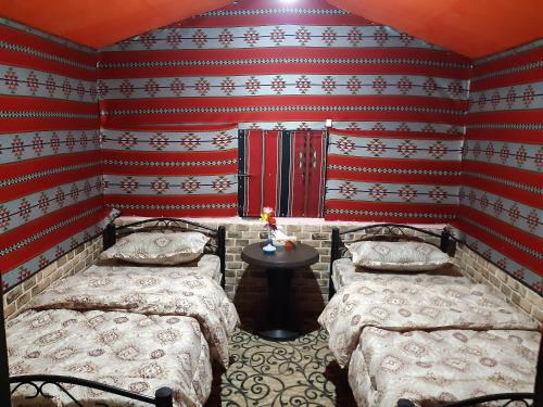 Кровать или кровати в номере mountain village camp- wadi rum