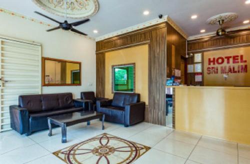a living room with two couches and a hotel at Hotel Sri Malim in Tanjung Malim