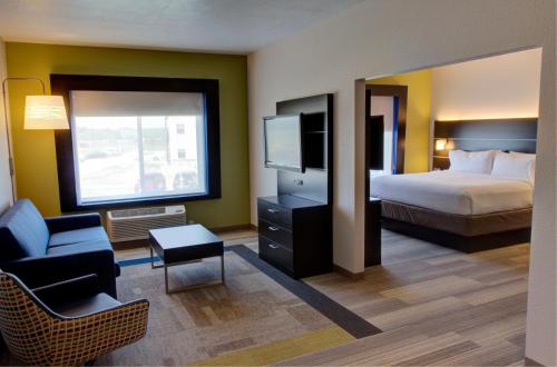 Foto de la galería de Holiday Inn Express & Suites Le Mars, an IHG Hotel en Le Mars