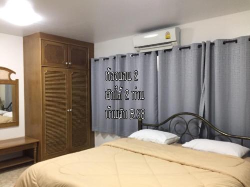 Postel nebo postele na pokoji v ubytování Baan Rug Nam Sai
