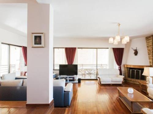 Posedenie v ubytovaní Luxury Athenian Riviera Apartment 135 sqm at Voula