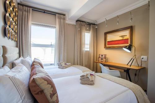 Ένα ή περισσότερα κρεβάτια σε δωμάτιο στο dk villas 2 The Boardwalk (Hout Bay)