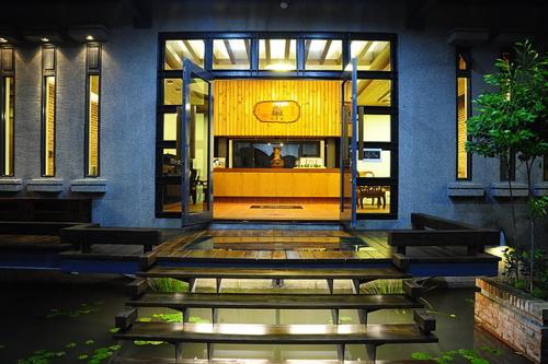 冬山郷にある建築師湧泉泡湯會館のギャラリーの写真