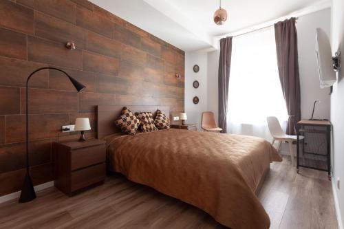 מיטה או מיטות בחדר ב-Brand new flat heart of Vilnius