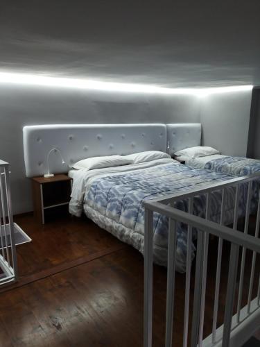 Tempat tidur dalam kamar di Locazione Turistica Le Fate