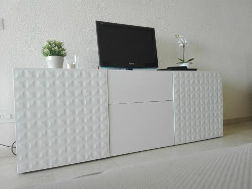 TV a/nebo společenská místnost v ubytování Apartamento Playa Levante renovado con vistas maravillosas Don Miguel 1 Deluxe