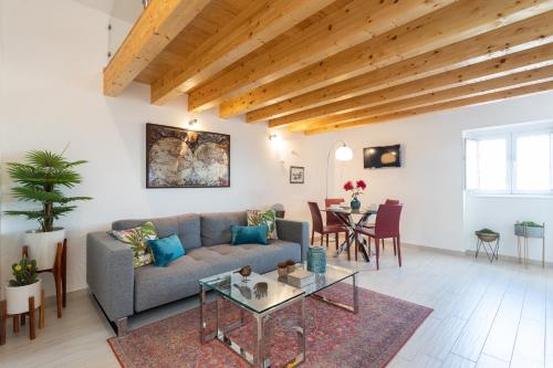 a living room with a couch and a table at Duques Villa Luxury Guesthouse in Lisbon