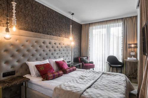 Tempat tidur dalam kamar di RentPlanet - Apartamenty Pułaskiego