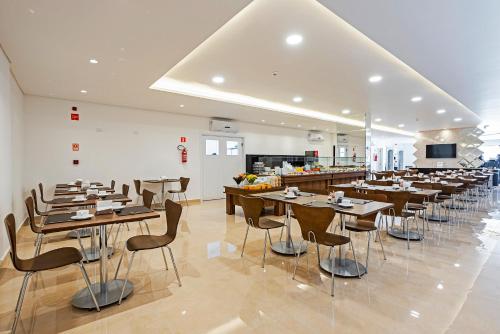 Restoran atau tempat makan lain di Slim Curitiba João Bettega by Slaviero Hotéis