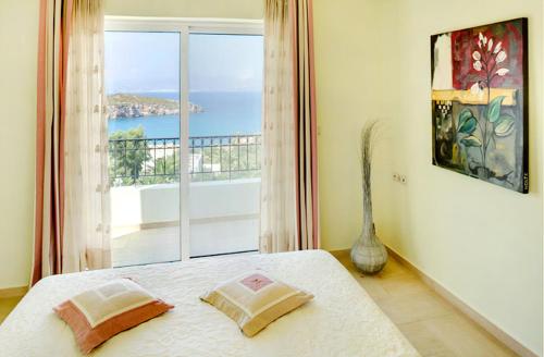 a bedroom with a bed with a view of the ocean at Istron Collection Villas in Istro
