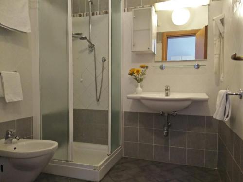 Koupelna v ubytování Hotel Garnì Anna