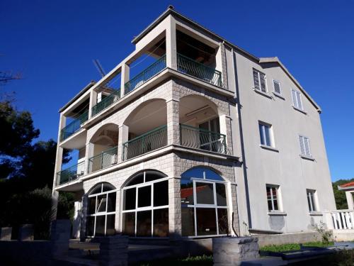 Budova, v ktorej sa apartmán nachádza