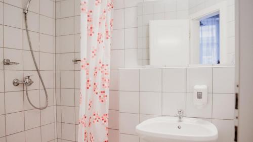 A bathroom at MP Hostel Budapest