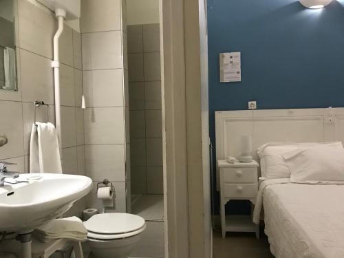 Koupelna v ubytování AZUR HOTEL