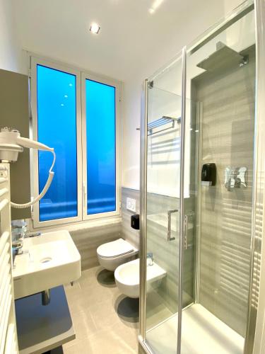 a bathroom with a shower and a toilet and a sink at THE ONE - SUN 'n SEA ROOMS in La Spezia