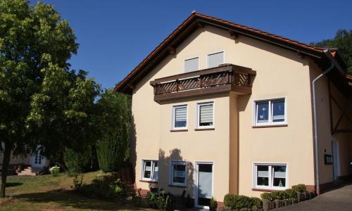 a house with a balcony on top of it at Ferienwohnung Seestern in Neunkirchen