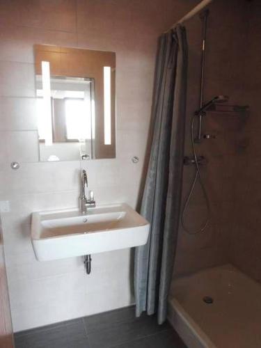 a bathroom with a sink and a shower at Ferienwohnung Wessels in Kassel