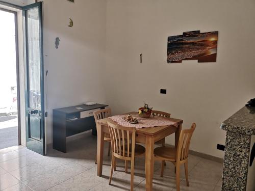 a dining room with a table and chairs and a table at Appartamento Via De Vita 9 in Gallipoli