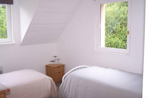 Ein Bett oder Betten in einem Zimmer der Unterkunft Maison avec jardin clos. Animaux acceptés - Wifi - Proche plages de la Trinité sur Mer et Carnac