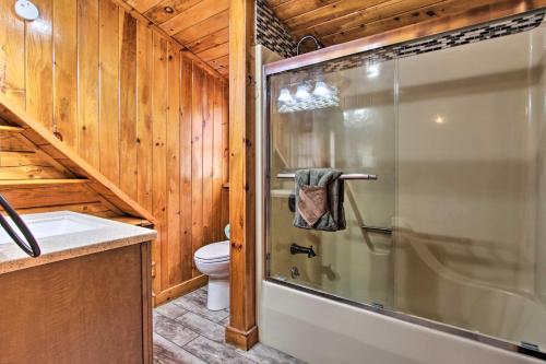 Rustic Cabin w/ Screened Deck: 8 Mi to Dollywood photo 9