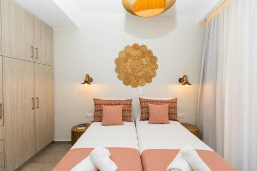 מיטה או מיטות בחדר ב-Ekaterini Luxury House