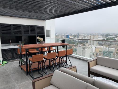 Connect tesisinde bir balkon veya teras